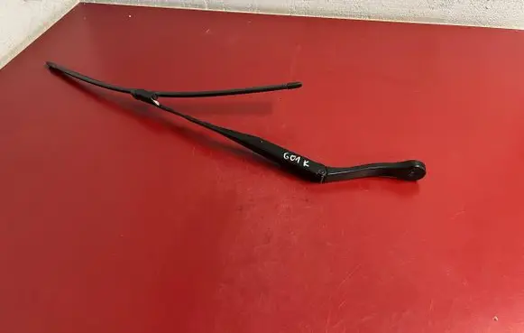 BMW X3 G01 Front wiper blade arm 7399009