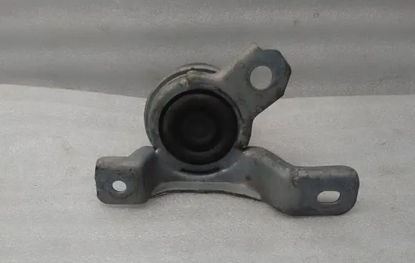 Volvo V60 Engine mount bracket 30671245