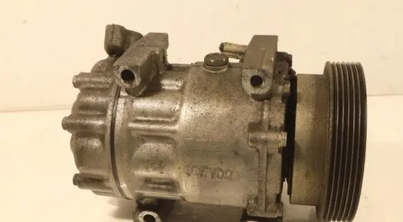 Dacia Sandero Air conditioning (A/C) compressor (pump) 8200866440