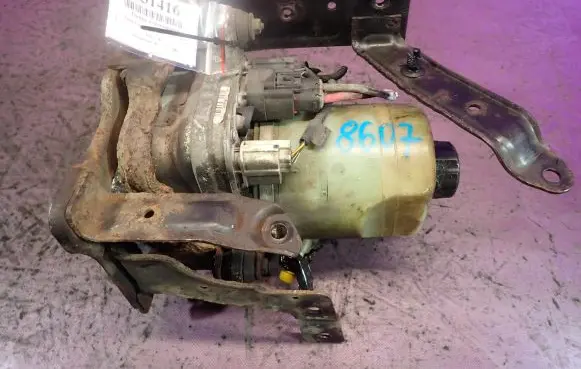 Ford Focus C-MAX Power steering pump 4M513K514BD