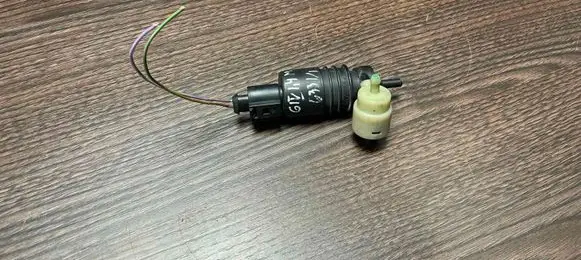 Mercedes-Benz A W168 Windshield washer spray nozzle 0335450228