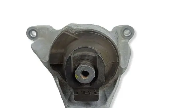 Honda CR-V Engine mount bracket 