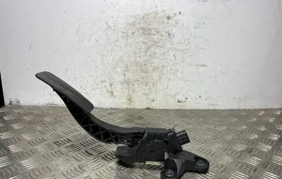 Hyundai Kona I Accelerator throttle pedal 00136810