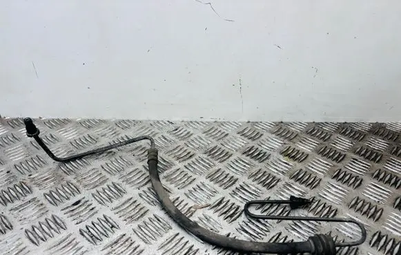 Volkswagen PASSAT B7 Clutch pipe/line