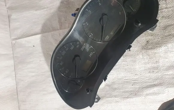 Toyota Avensis T250 Speedometer (instrument cluster) 8380005630H MB2574109865
