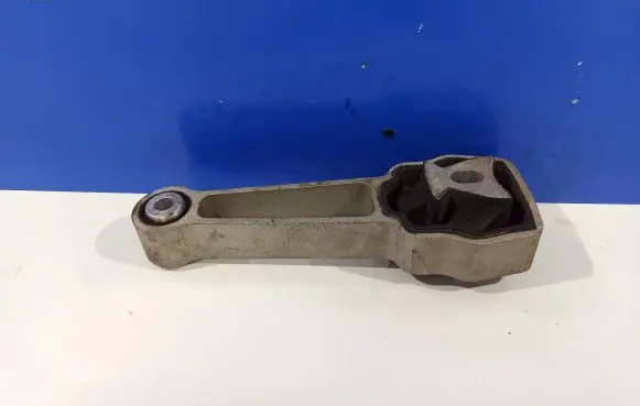 Volvo S60 Engine mount bracket 31670126