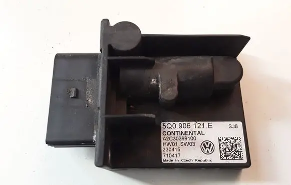 Volkswagen Golf VII Fuel injection pump control unit/module 5Q0906121E