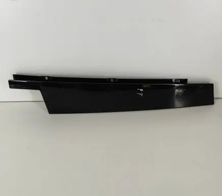 Mercedes-Benz GLE W167 Front door glass trim molding A1676903300