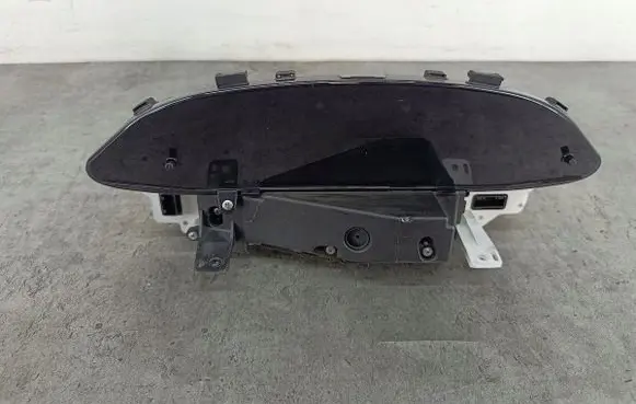 Toyota Yaris Speedometer (instrument cluster) 