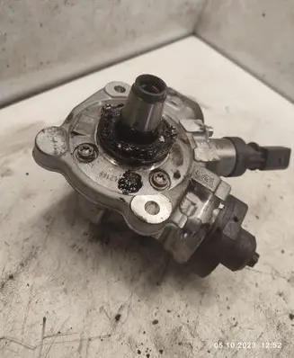 BMW X5 E70 Fuel injection high pressure pump 0445010688