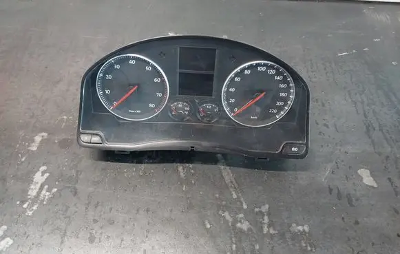 Speedometer (instrument cluster)