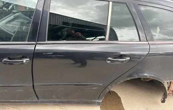 Mercedes-Benz E W211 Rear door