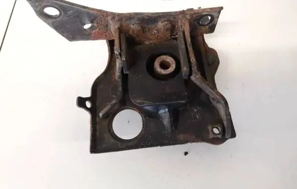Toyota Prius (XW20) Engine mount bracket