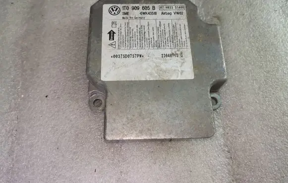 Volkswagen Touran I Airbag control unit/module 1T0909605B