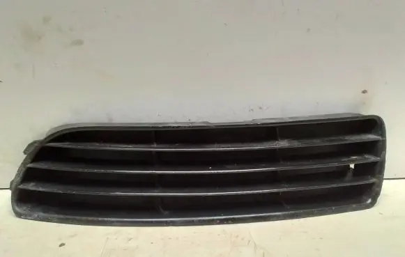 Audi A4 S4 B5 8D Front bumper lower grill 8D0807345B