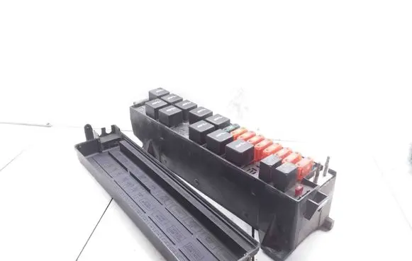 Chrysler Voyager Fuse module 4707893B 4707779B