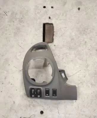 Renault Trafic II (X83) Dashboard lower bottom trim panel 683112561R