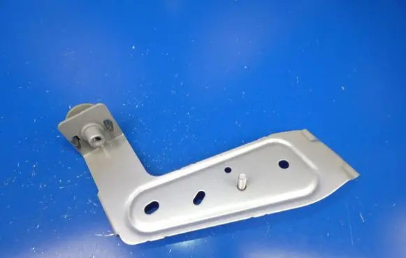 Volvo XC90 Fender mounting bracket