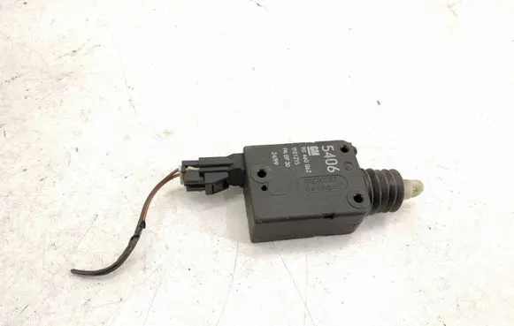 Fuel tank cap lock