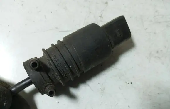 Skoda Octavia Mk2 (1Z) Windscreen/windshield washer pump
