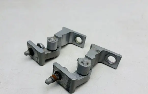Volkswagen Amarok Rear door hinge set 8K0831401A
