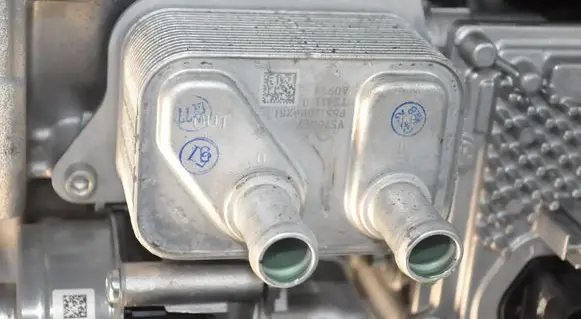 Volvo XC40 Engine oil radiator P5511690281