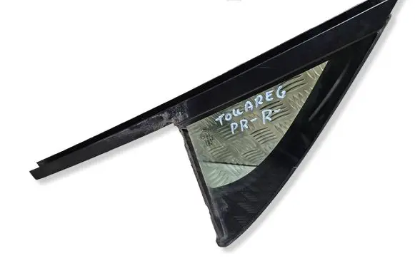 Volkswagen Touareg II Front door vent window glass four-door 7P6845114