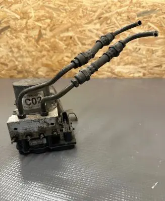 Hyundai Santa Fe ABS Pump 589102B850