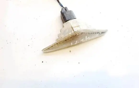 Ford Mondeo Mk III Front fender indicator light 080qa