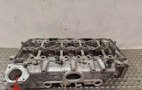 Peugeot 3008 II Engine head S25081407 9812313410