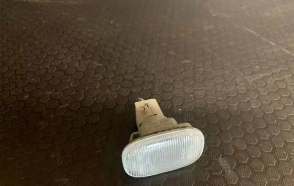 Toyota Corolla Verso AR10 Front fender indicator light 019012