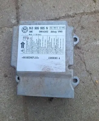 Volkswagen Golf V Airbag control unit/module 03H015S2100 23050303A 5WK43413