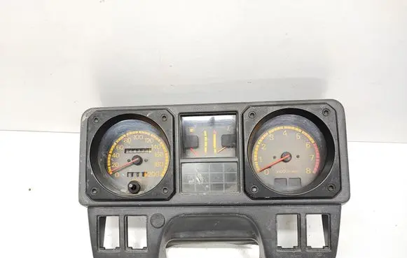 Mitsubishi Pajero Speedometer (instrument cluster) MB741967 69726640