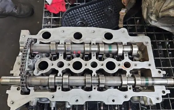 Jaguar XF X250 Engine head 4R8Q-6C064-AH IMPRK1425429