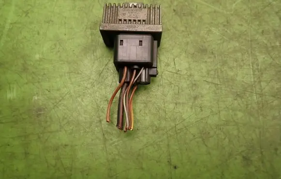 Suzuki Grand Vitara II Plug wire 7700115078