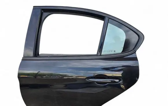 Alfa Romeo Giulia Rear door 
