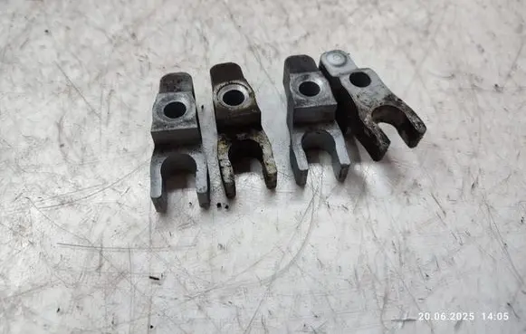 Opel Insignia A Fuel Injector clamp holder 