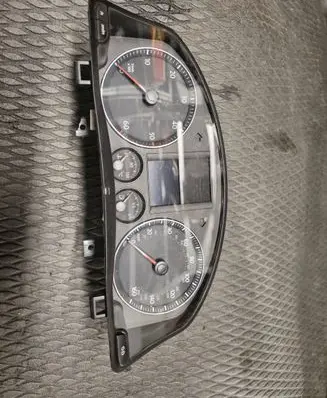 Volkswagen Golf V Speedometer (instrument cluster) 1K0920961K