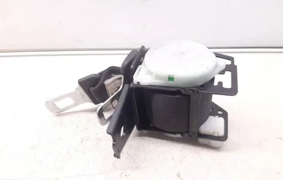 Mazda 6 Middle seatbelt (rear) DH71YGS