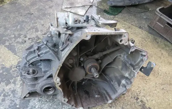 Nissan Qashqai Manual 5 speed gearbox KRIS235789