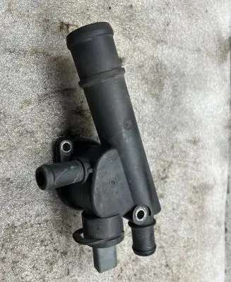 Skoda Octavia Mk2 (1Z) Thermostat housing 038121132D