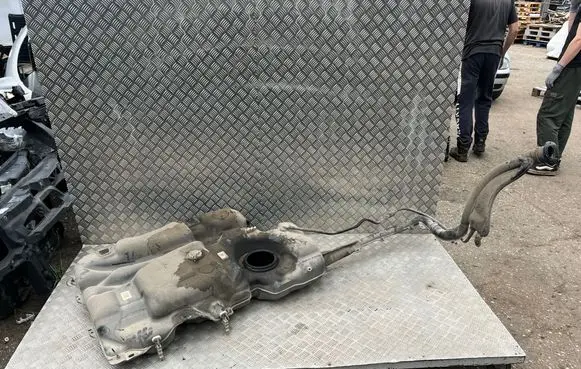 Opel Vivaro Fuel tank 9813707080 9813706880 9813706980