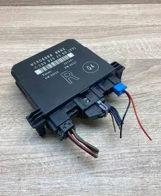 Mercedes-Benz C W203 Door control unit/module 2038202285