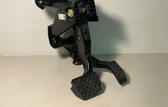 Volkswagen Golf VII Pedal assembly 5Q1723058AA 5Q1723503F 5Q1721117E