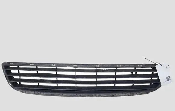 Opel Zafira B Front bumper lower grill