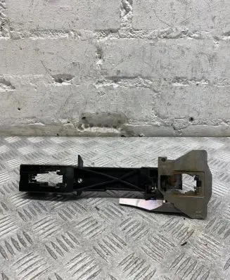 Nissan X-Trail T31 Front door exterior handle/bracket 
