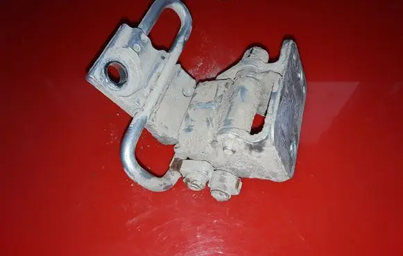 Volkswagen PASSAT B7 Rear door lower hinge 3C8833411B