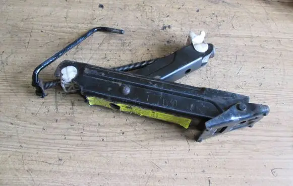 Opel Corsa C Lift Jack 24437084