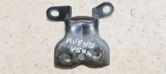 Toyota Avensis Verso Front door lower hinge 