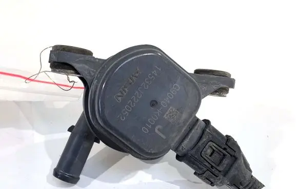 Toyota Yaris Cross Oil filter mounting bracket G9040K0010